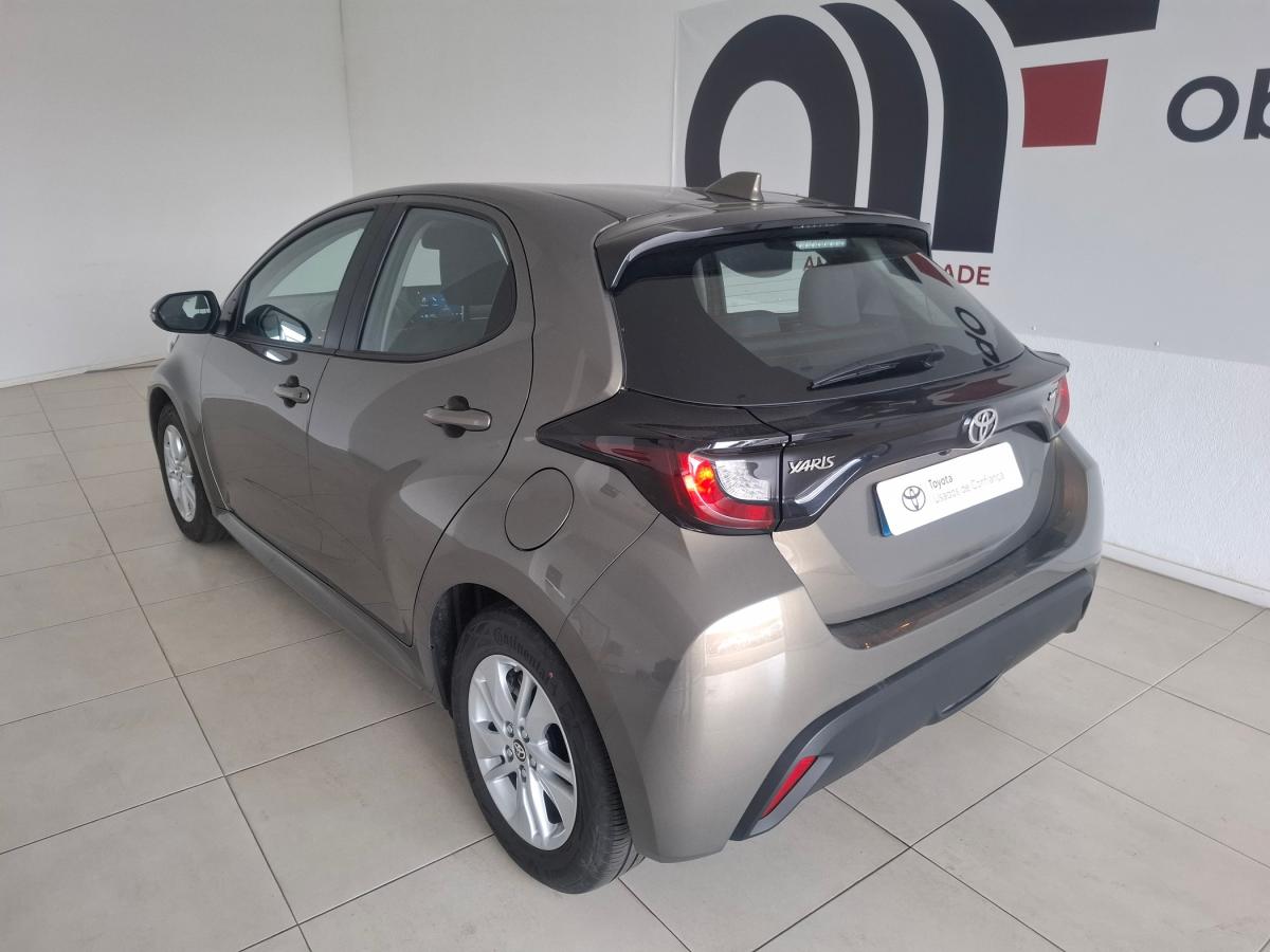 toyota-yaris-2024-hibrido-a-gasolina-1490cc