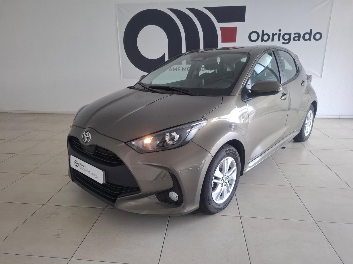 toyota-yaris-2024-hibrido-a-gasolina-1490cc