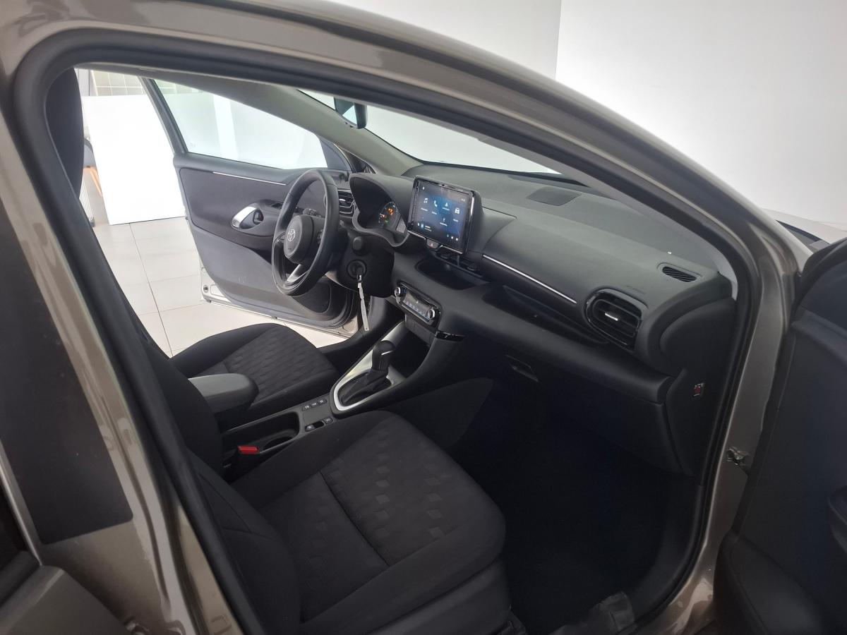 toyota-yaris-2024-hibrido-a-gasolina-1490cc