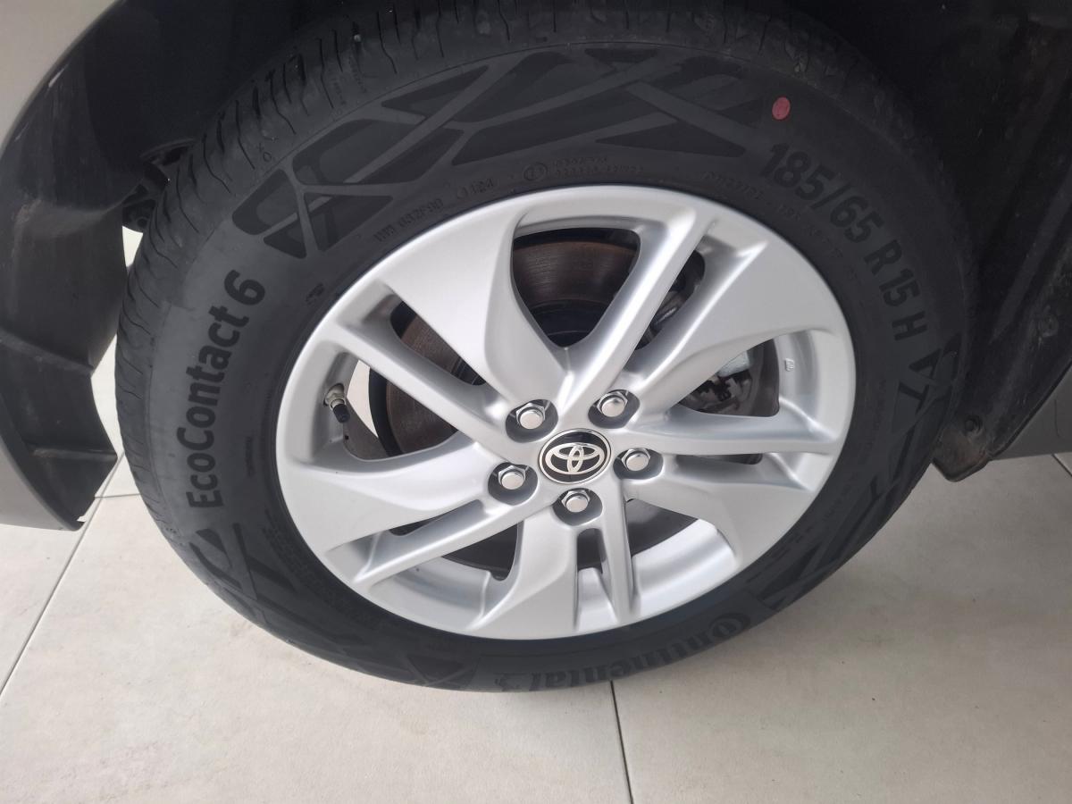 toyota-yaris-2024-hibrido-a-gasolina-1490cc