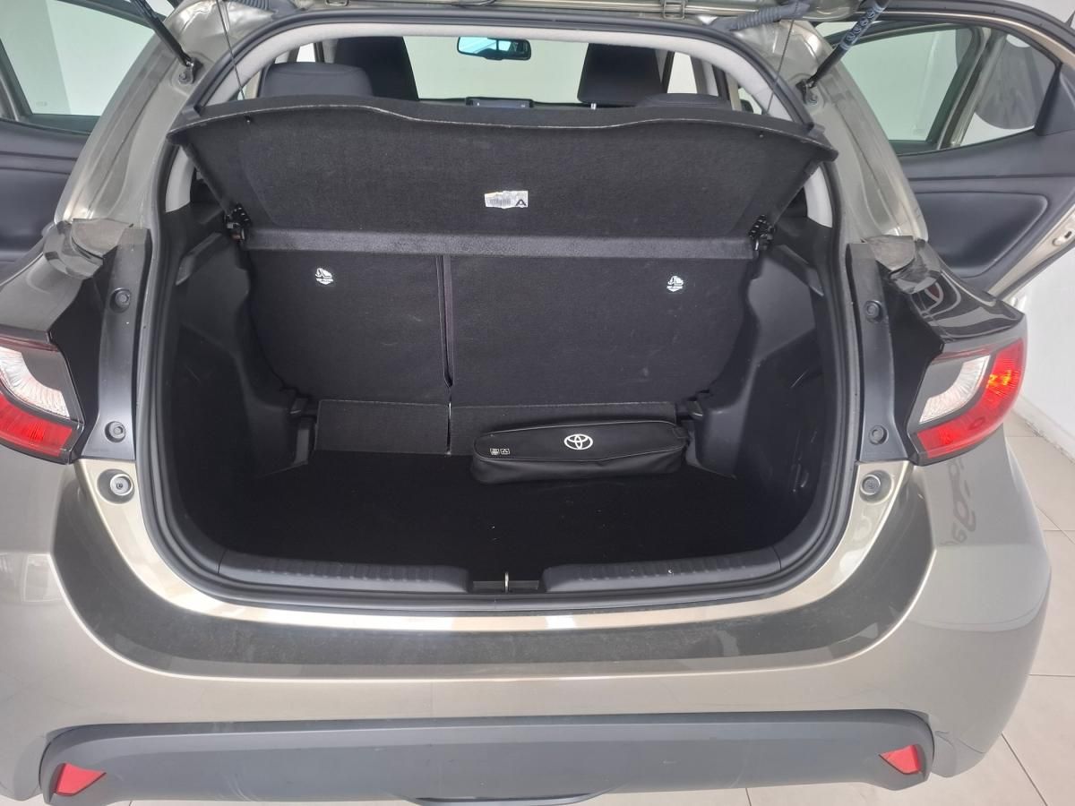 toyota-yaris-2024-hibrido-a-gasolina-1490cc