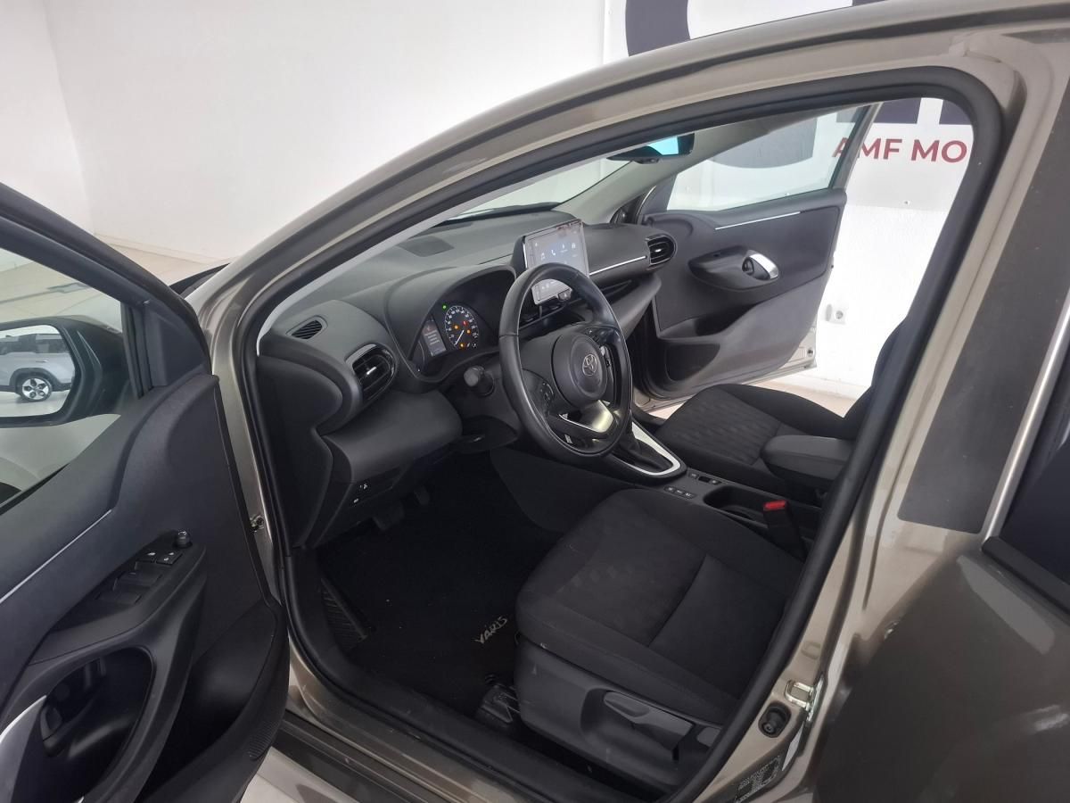 toyota-yaris-2024-hibrido-a-gasolina-1490cc