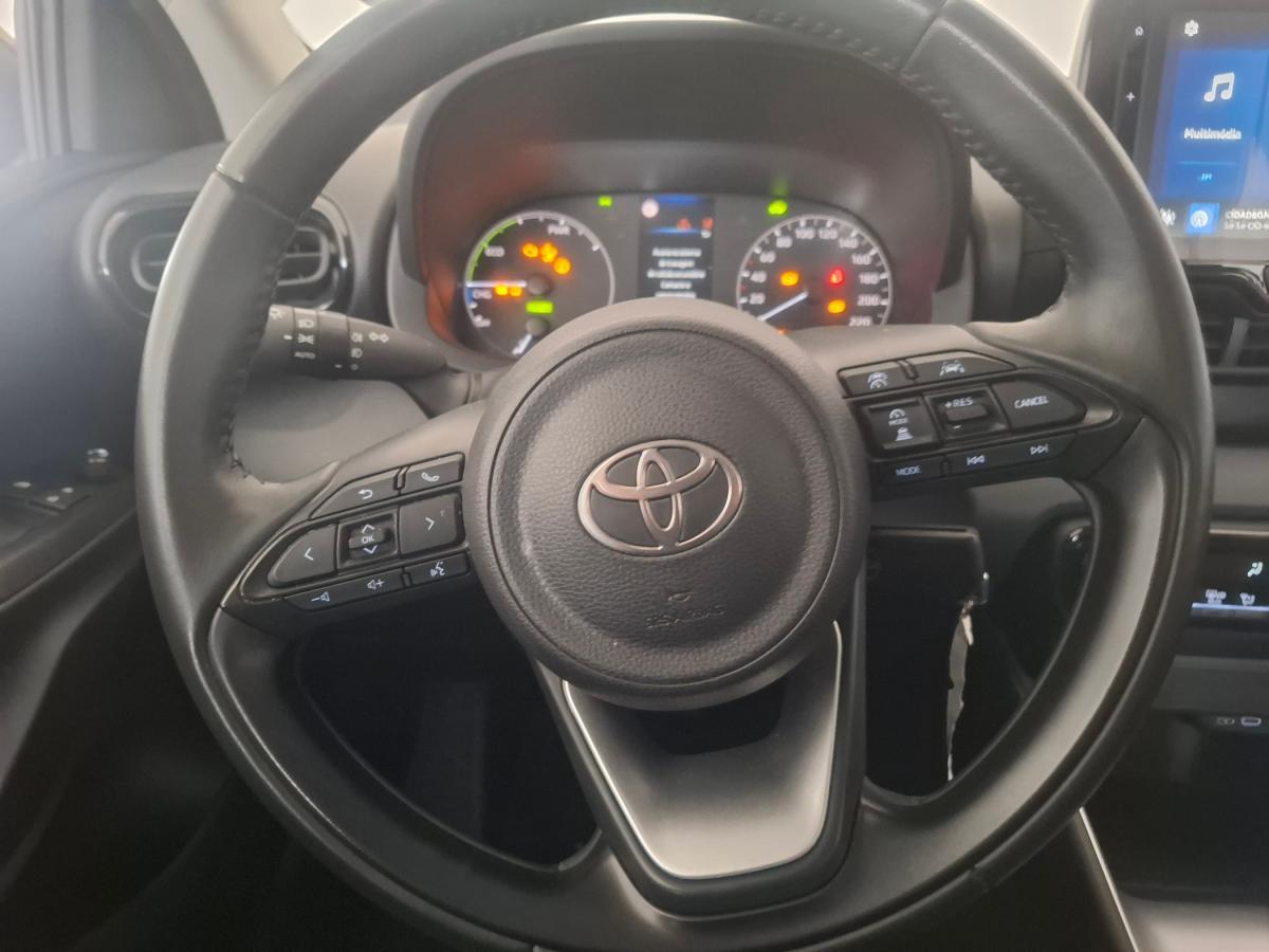 toyota-yaris-2024-hibrido-a-gasolina-1490cc