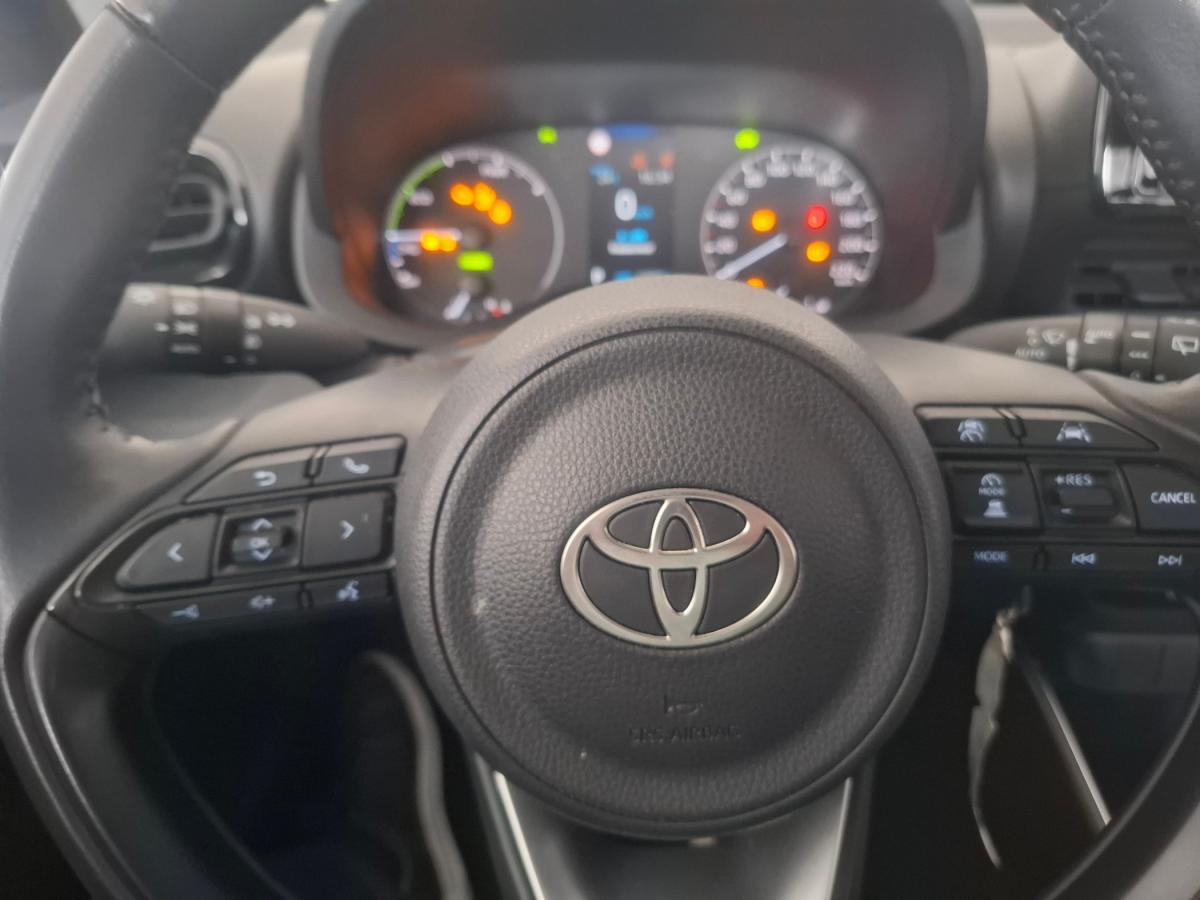 toyota-yaris-2024-hibrido-a-gasolina-1490cc
