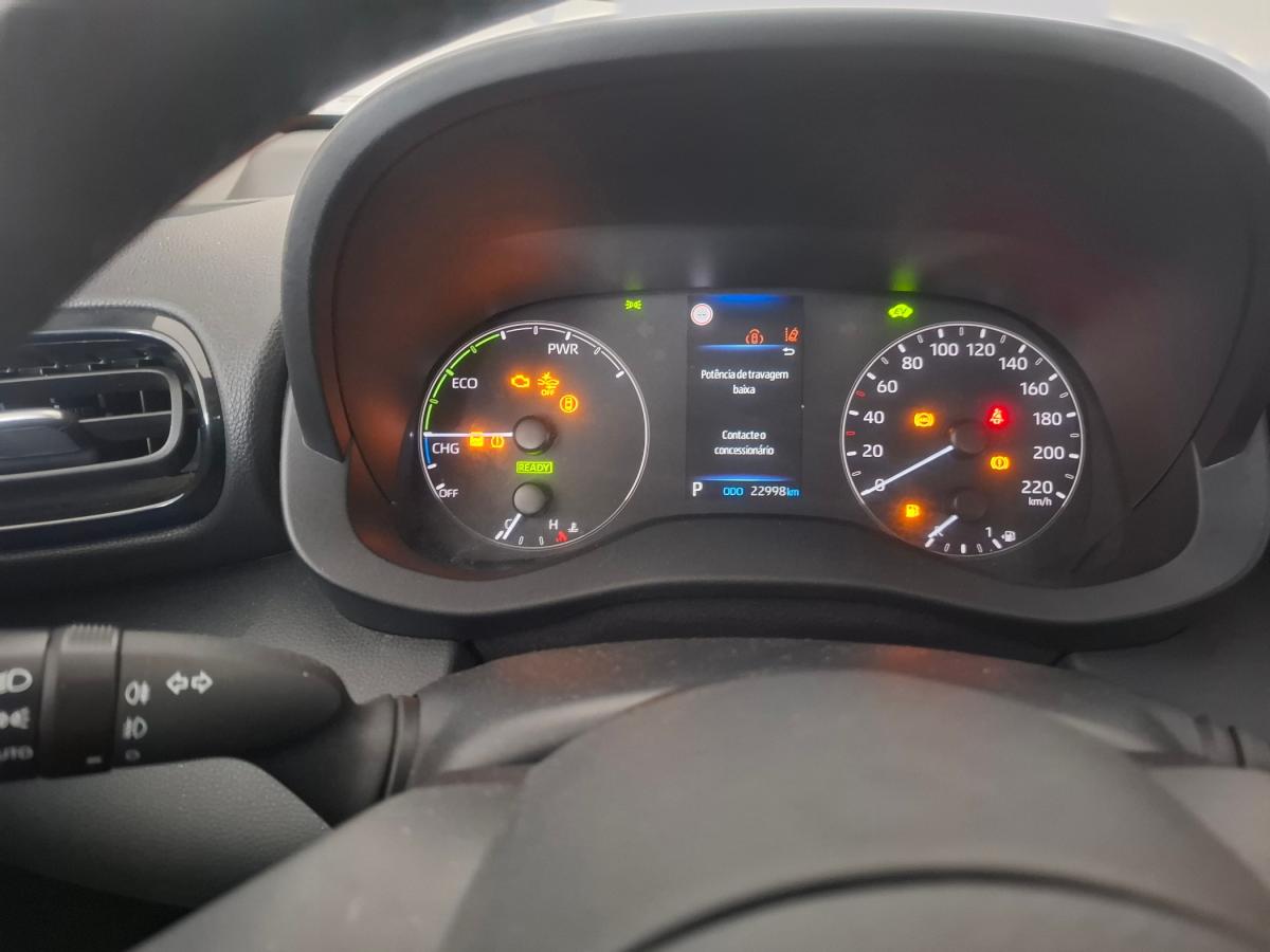 toyota-yaris-2024-hibrido-a-gasolina-1490cc