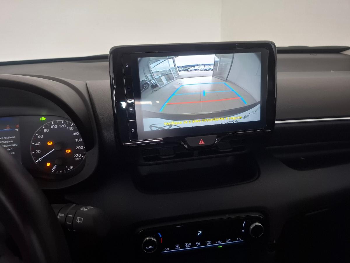 toyota-yaris-2024-hibrido-a-gasolina-1490cc