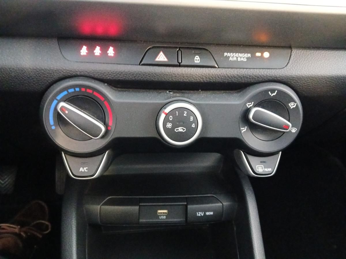 kia-stonic-2025-gasolina-1197cc