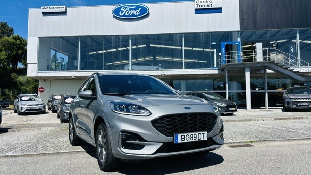 ford-kuga-2023-hibrido-a-gasolina-2488cc