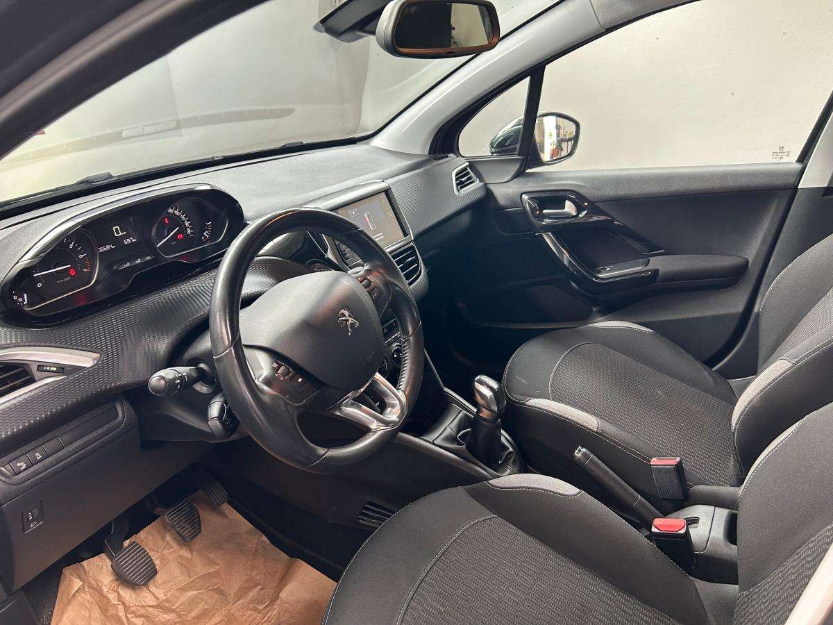 peugeot-208-2016-gasolina-1199cc