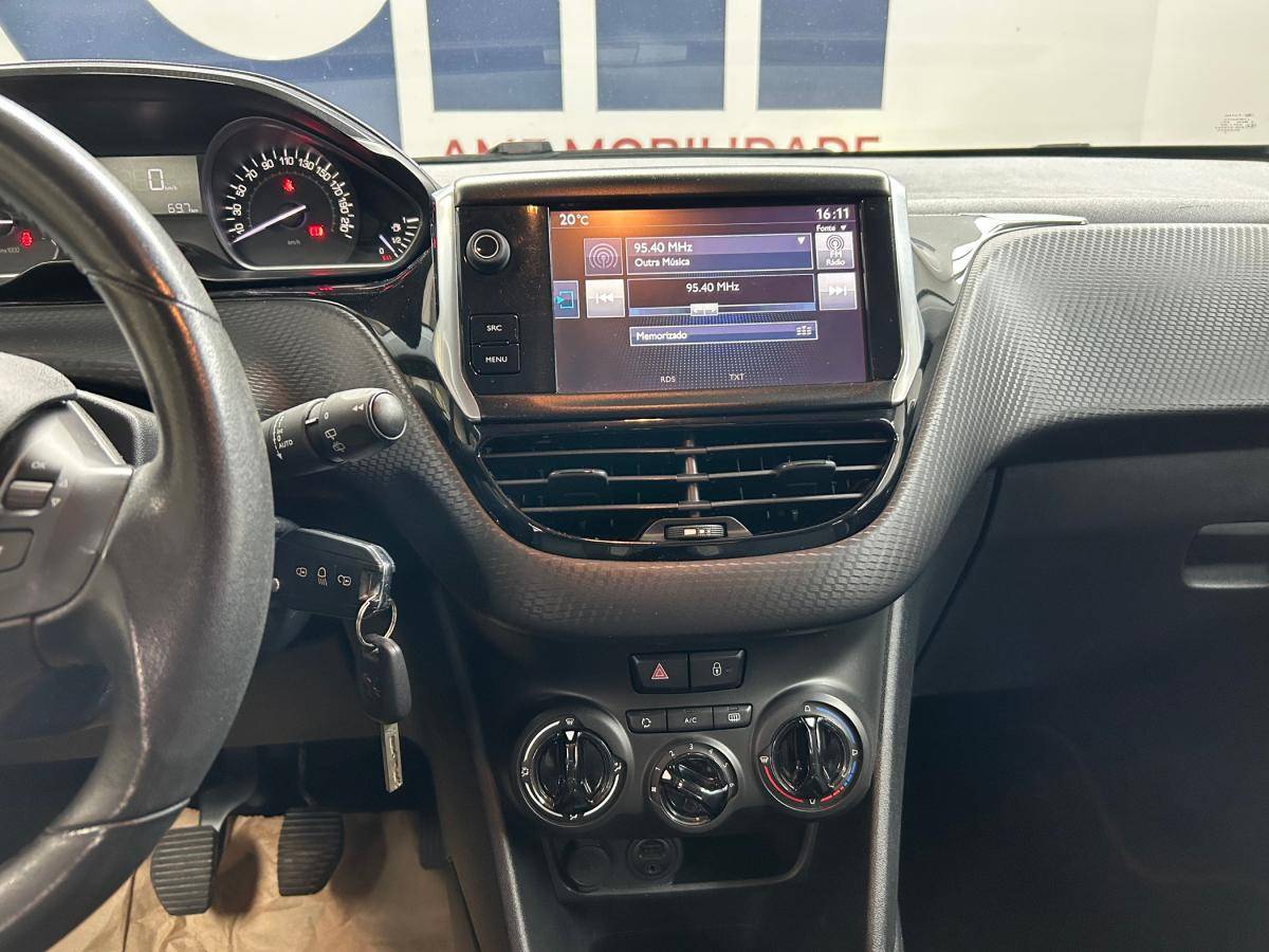 peugeot-208-2016-gasolina-1199cc