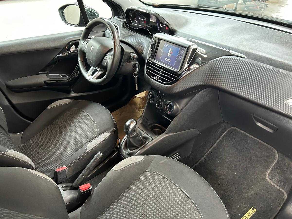 peugeot-208-2016-gasolina-1199cc