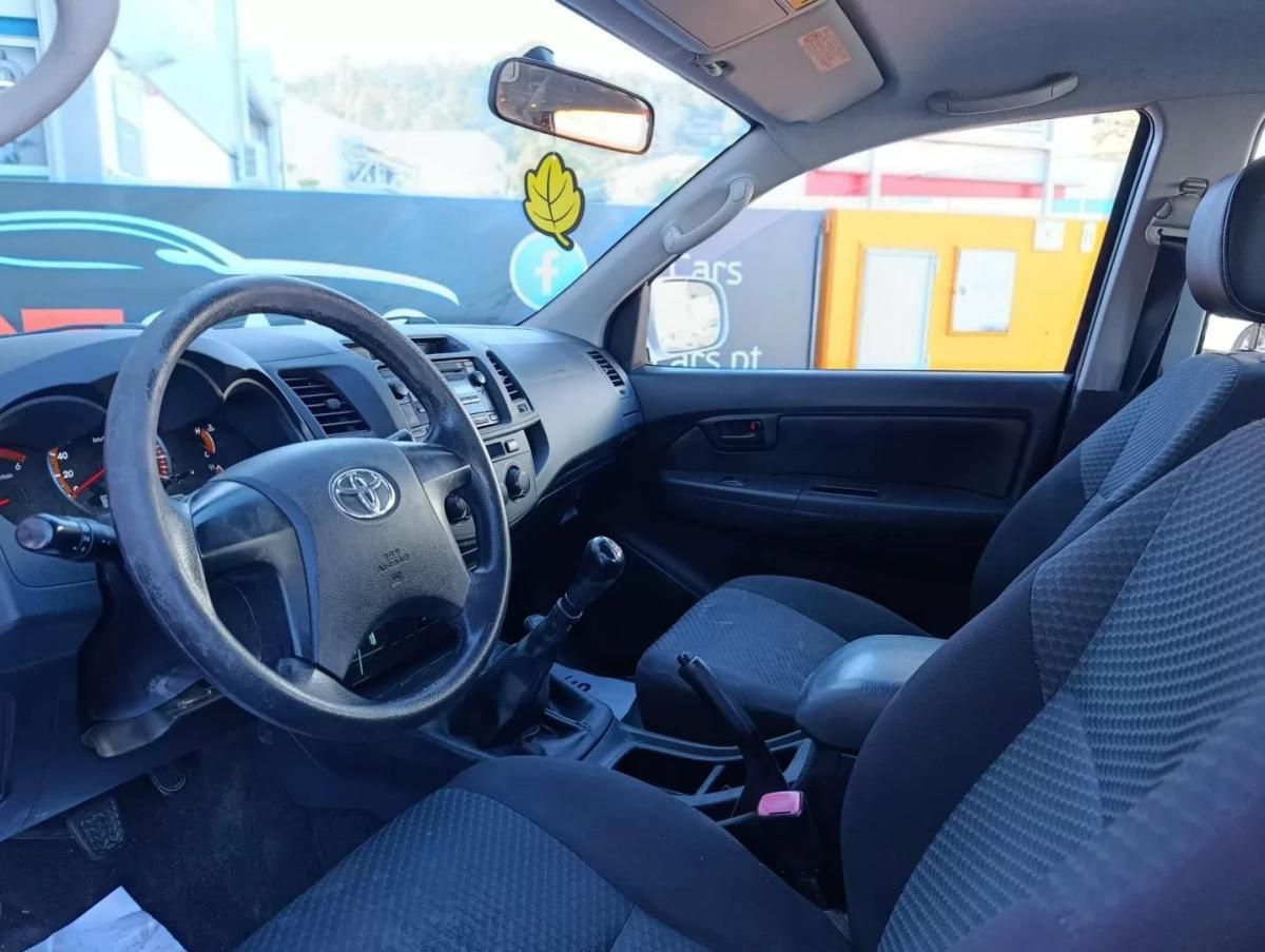 toyota-hilux-2015-diesel-2494cc