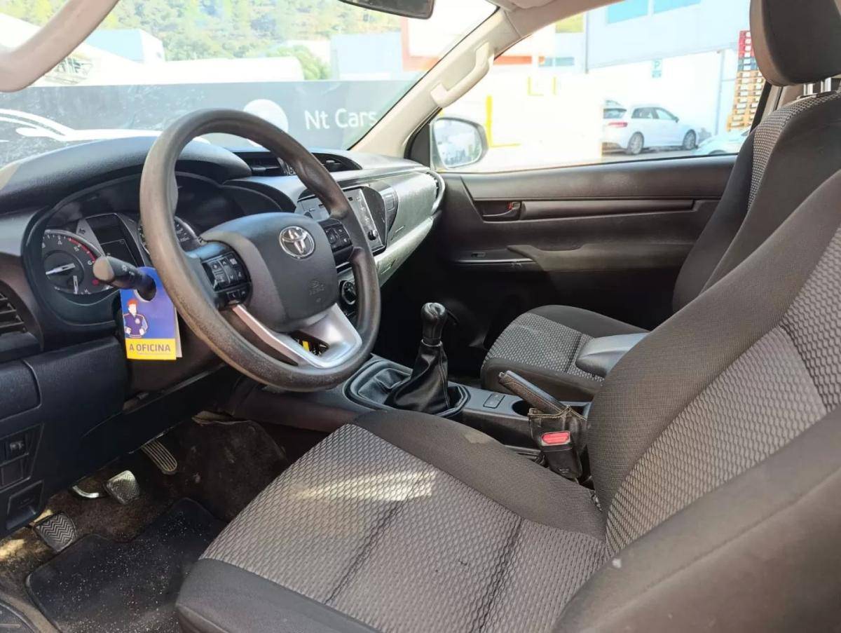 toyota-hilux-2022-diesel-2393cc