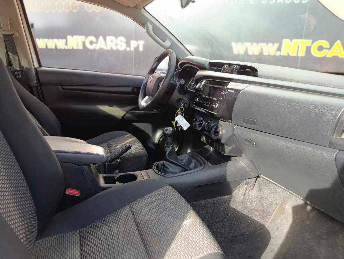 toyota-hilux-2022-diesel-2393cc