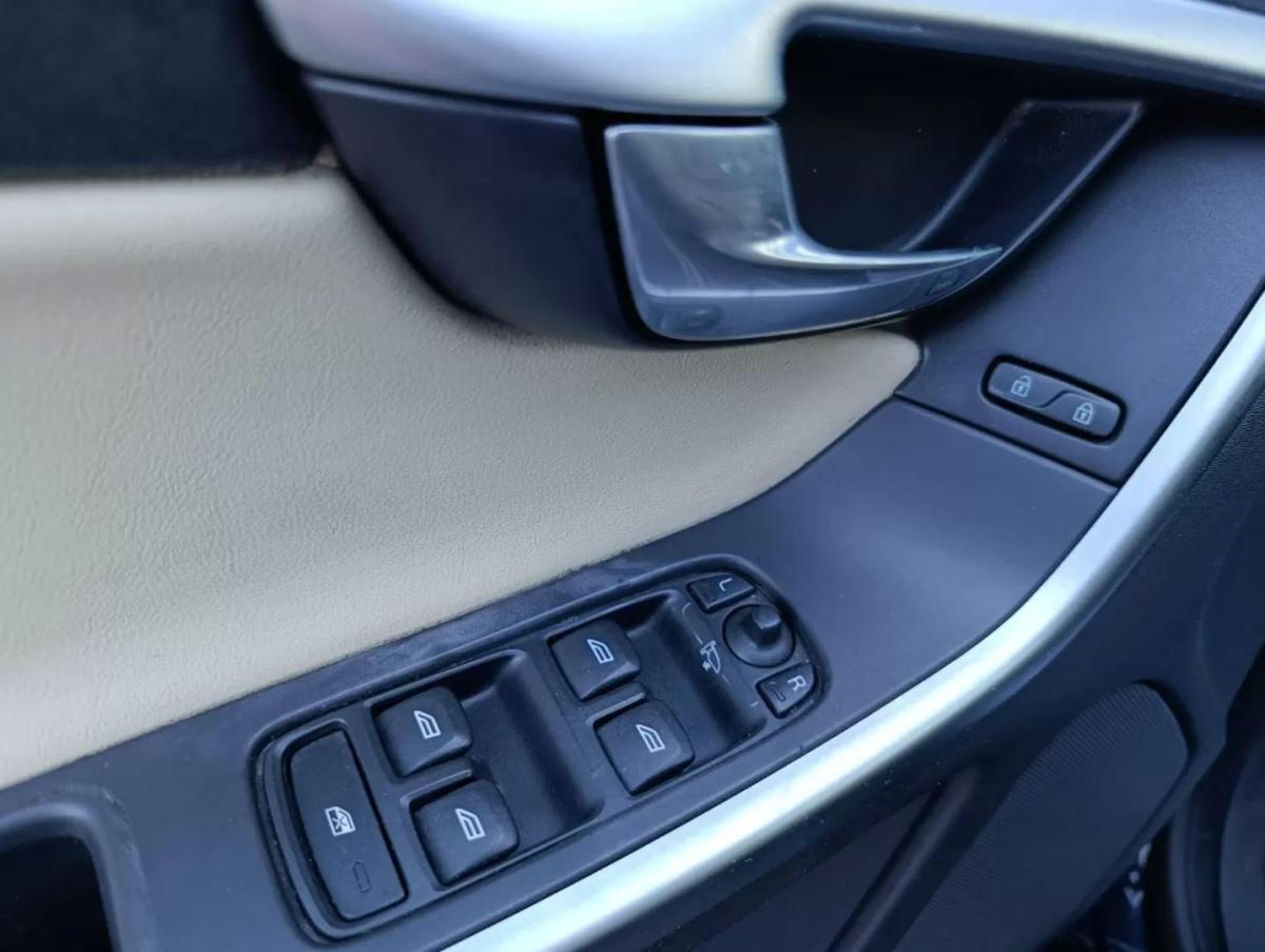 volvo-xc60-2010-diesel-2400cc