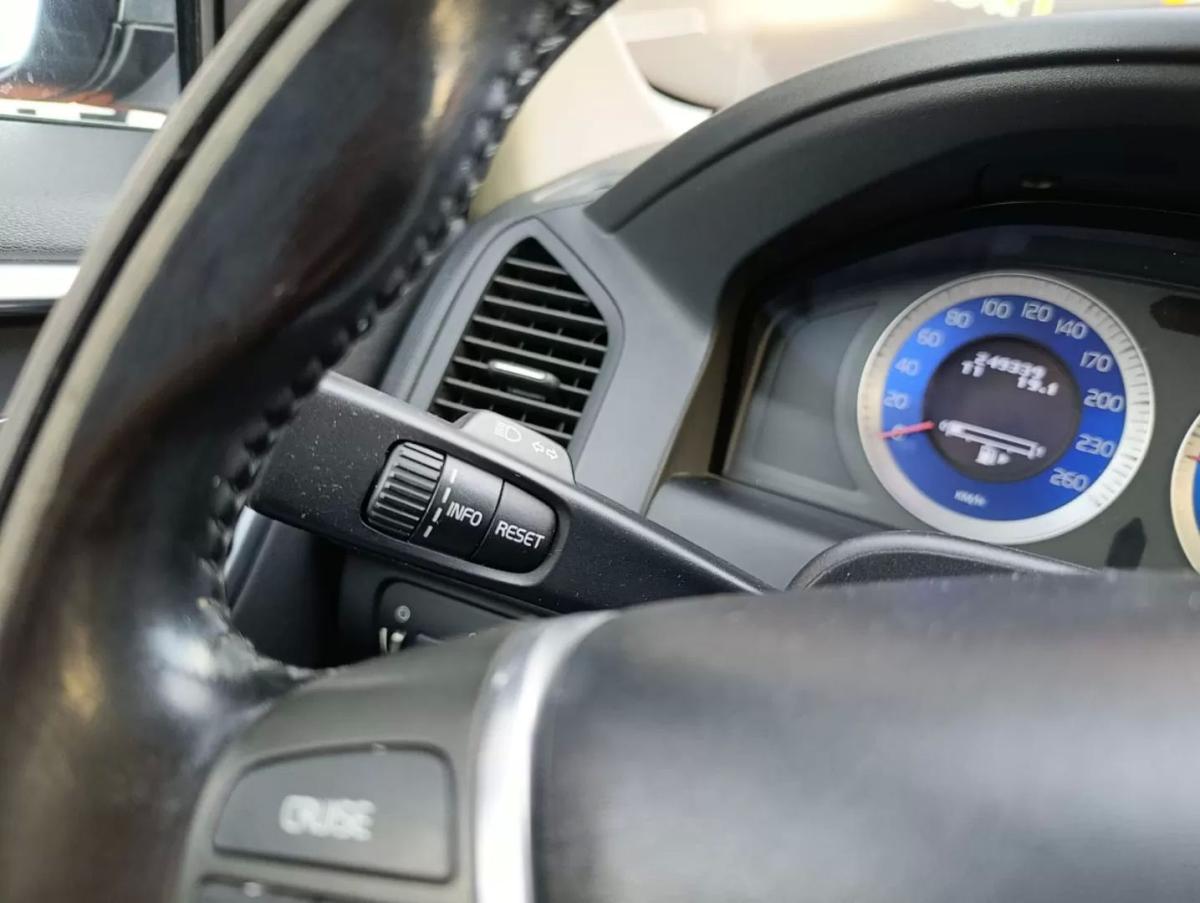 volvo-xc60-2010-diesel-2400cc
