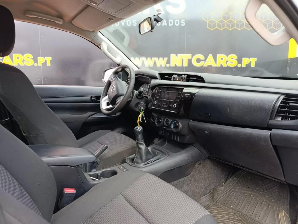 toyota-hilux-2021-diesel-2393cc