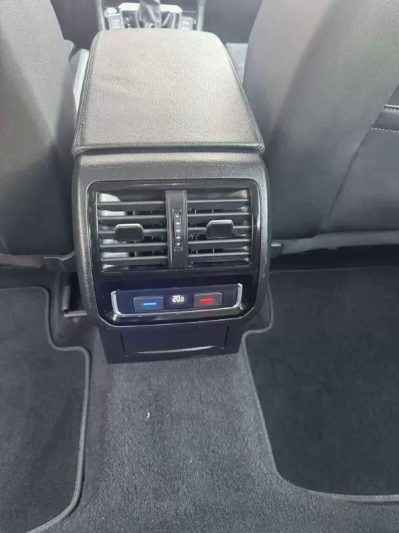 volkswagen-passat-variant-2019-diesel-1968cc