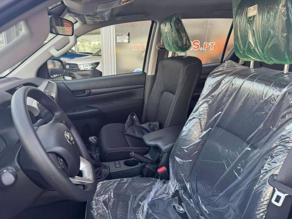 toyota-hilux-2025-diesel-2755cc
