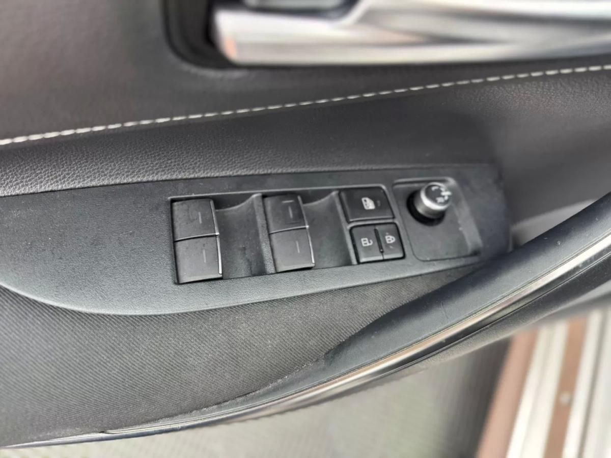 toyota-corolla-2019-hibrido-a-gasolina-1798cc