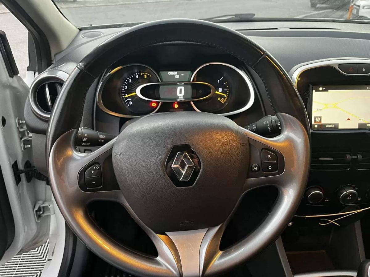 renault-clio-sport-tourer-2016-diesel-1461cc