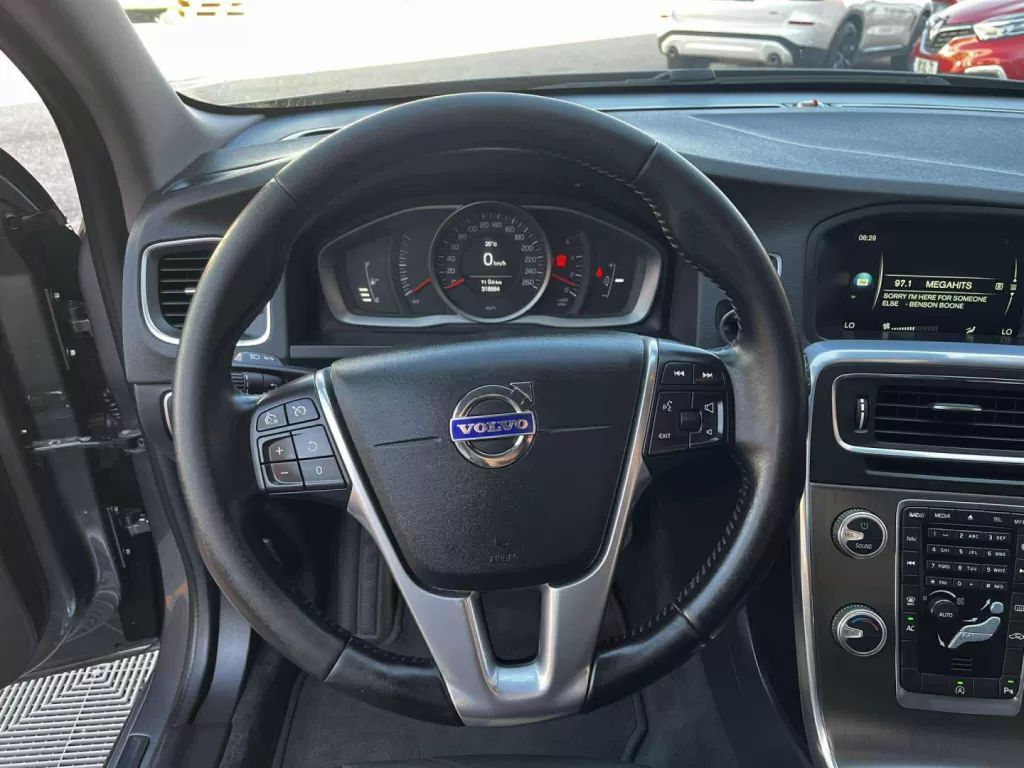 volvo-v60-2015-diesel-1969cc