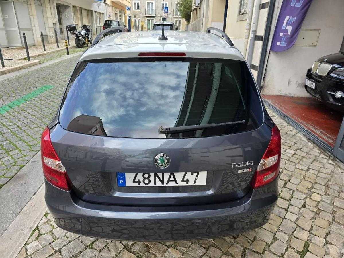 skoda-fabia-break-2012-diesel-1199cc