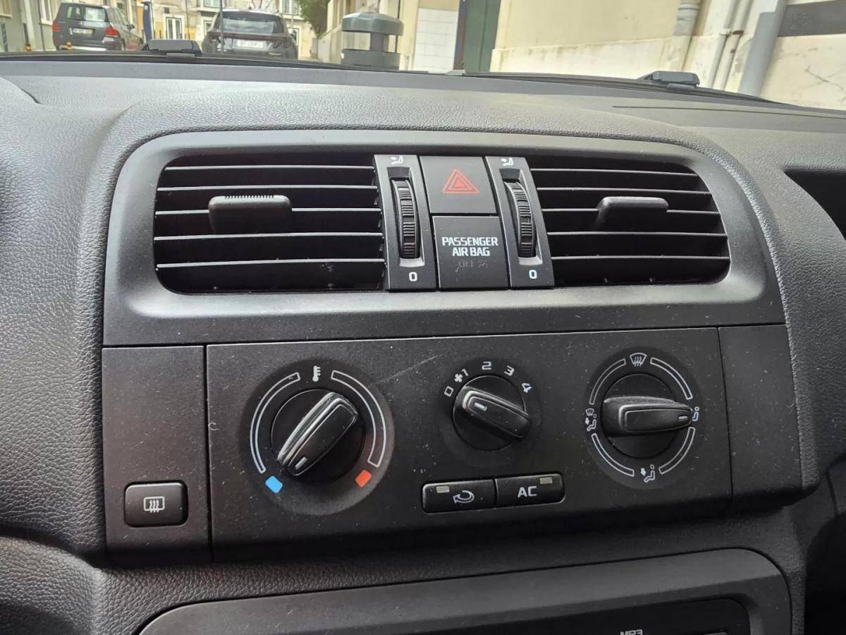skoda-fabia-break-2012-diesel-1199cc