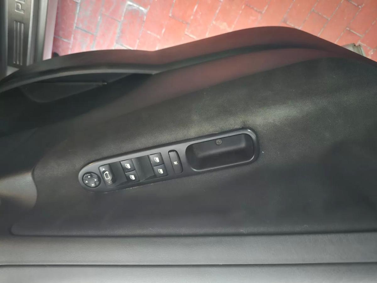 peugeot-207-2012-gasolina-1360cc