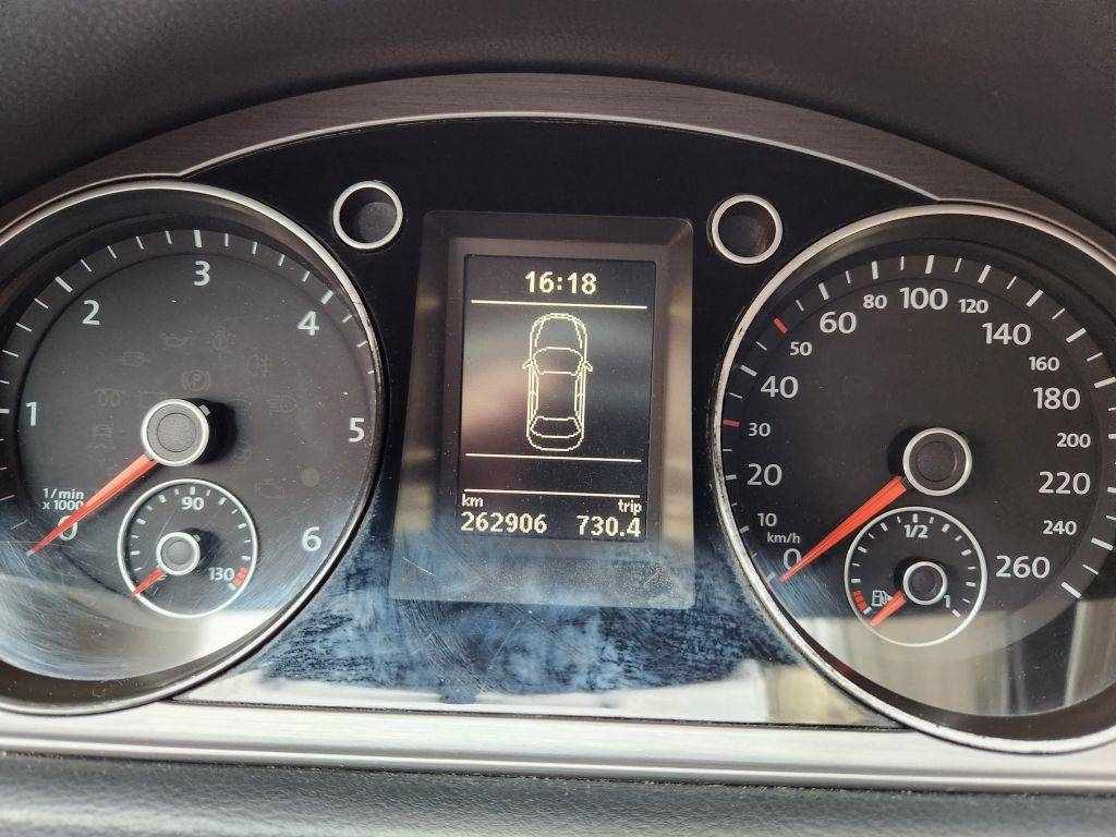 volkswagen-passat-1-6-tdi-bluemotion-2011-diesel-1598cc