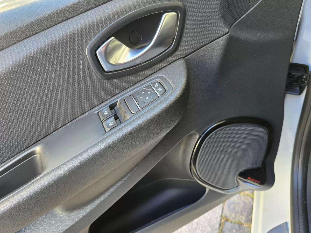 renault-clio-sport-tourer-2018-diesel-1461cc
