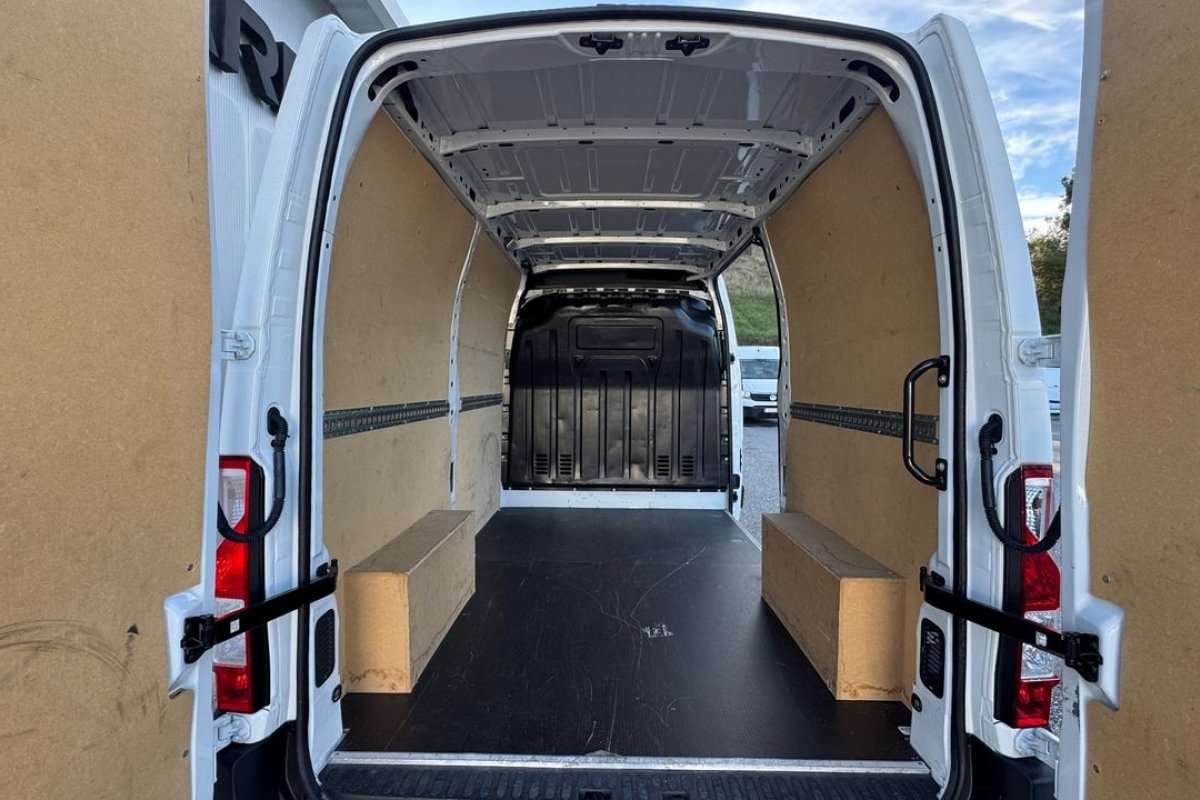 renault-master-2023-diesel-2299cc