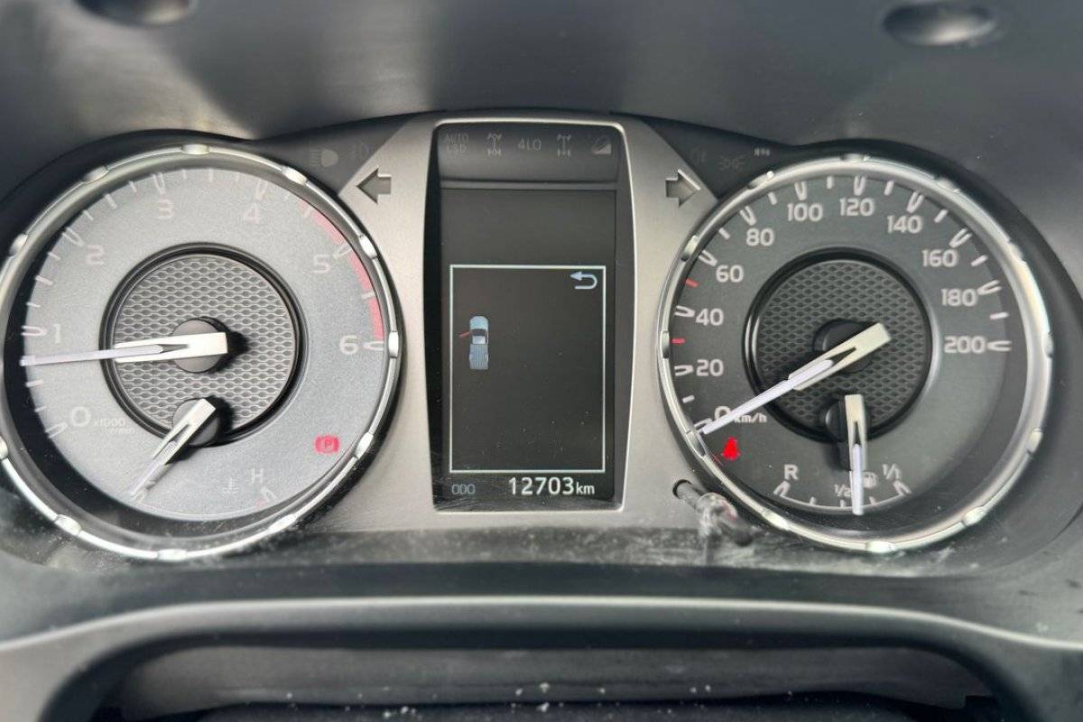 toyota-hilux-2022-diesel-2393cc