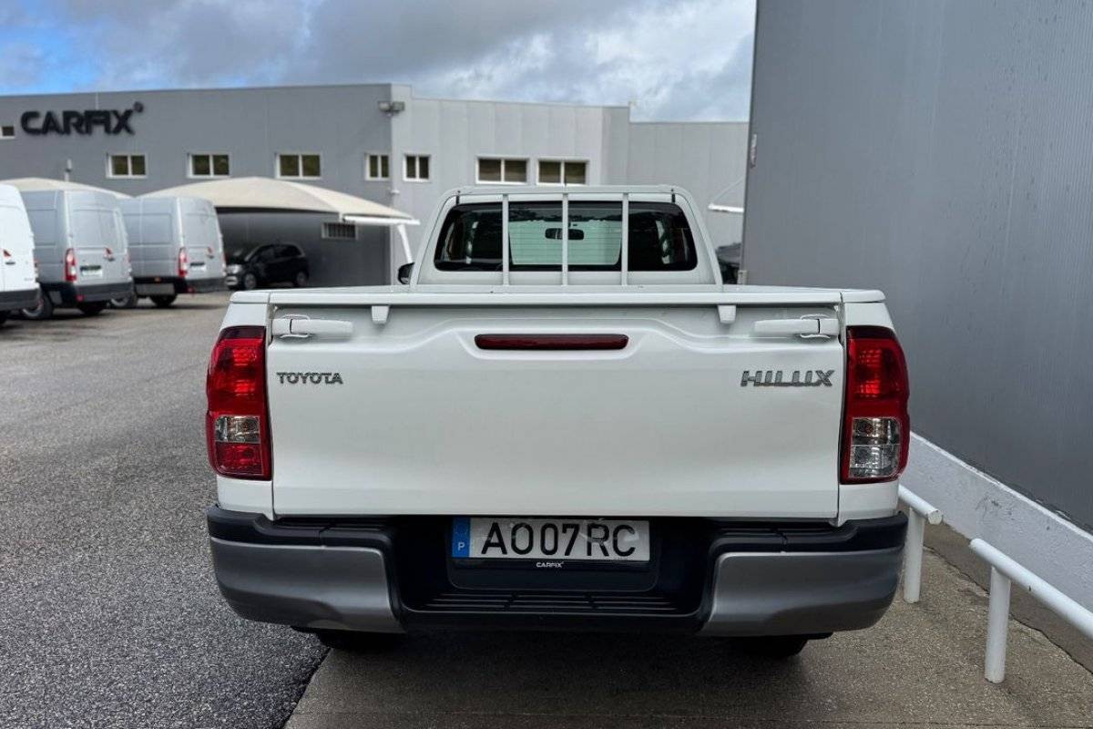 toyota-hilux-2022-diesel-2393cc