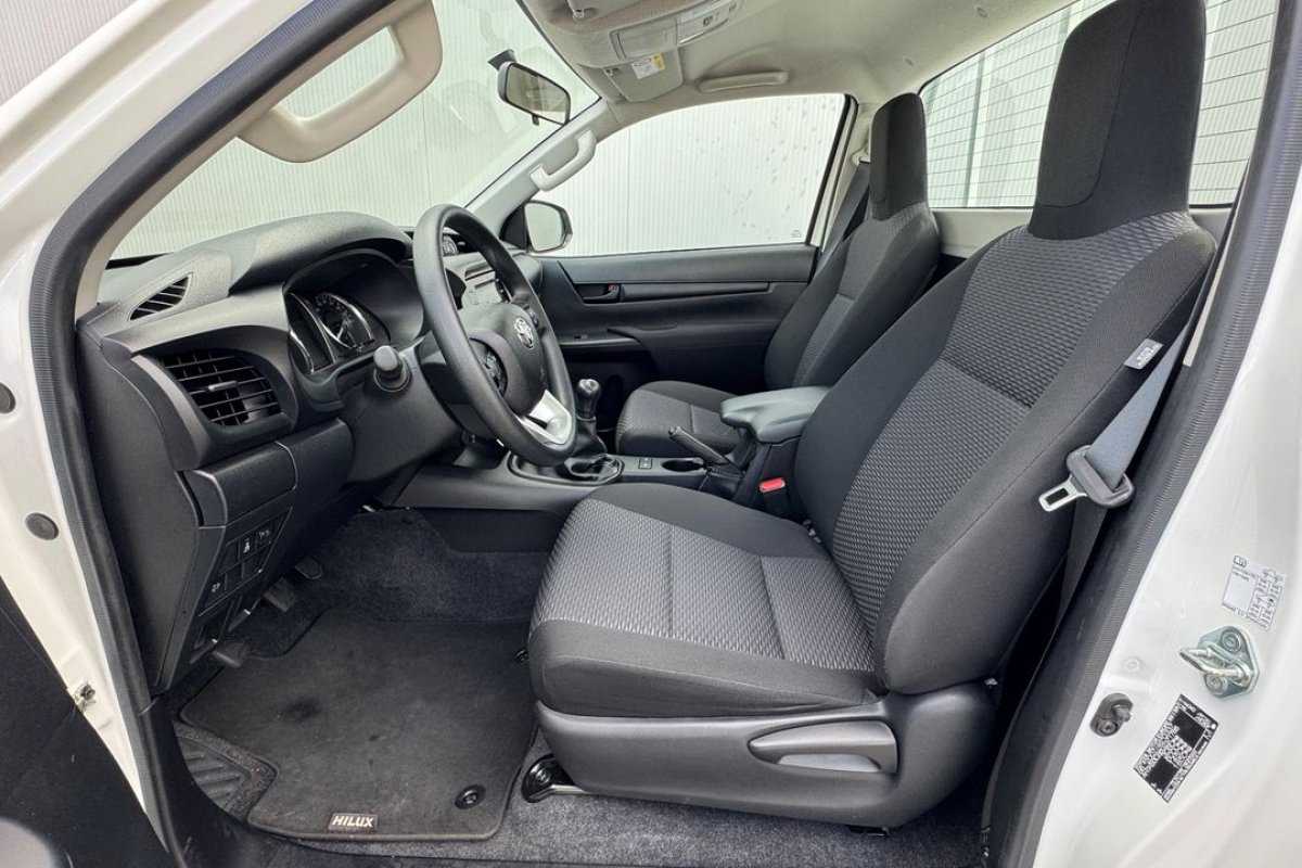 toyota-hilux-2022-diesel-2393cc
