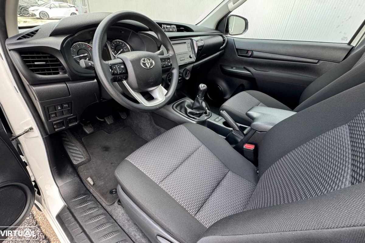 toyota-hilux-2022-diesel-2393cc