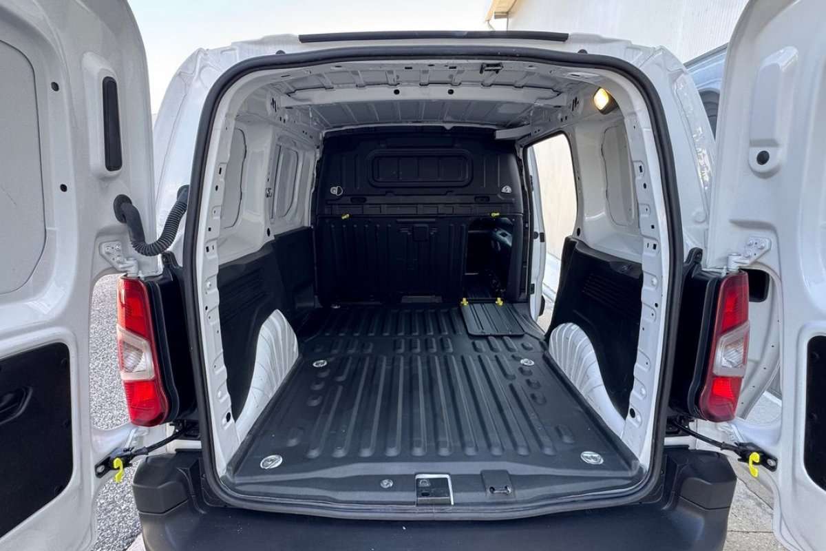 peugeot-partner-2023-diesel-1499cc