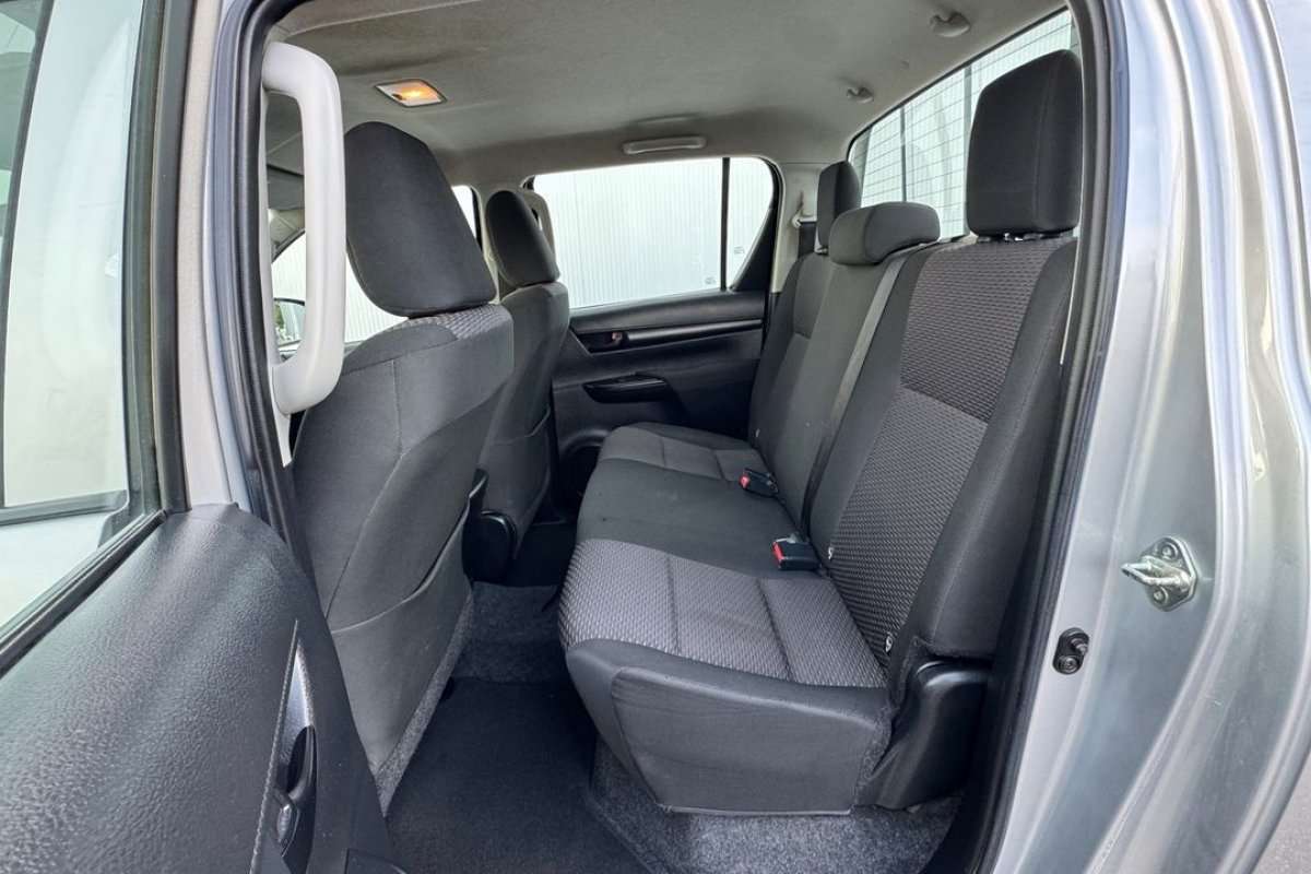 toyota-hilux-2021-diesel-2393cc