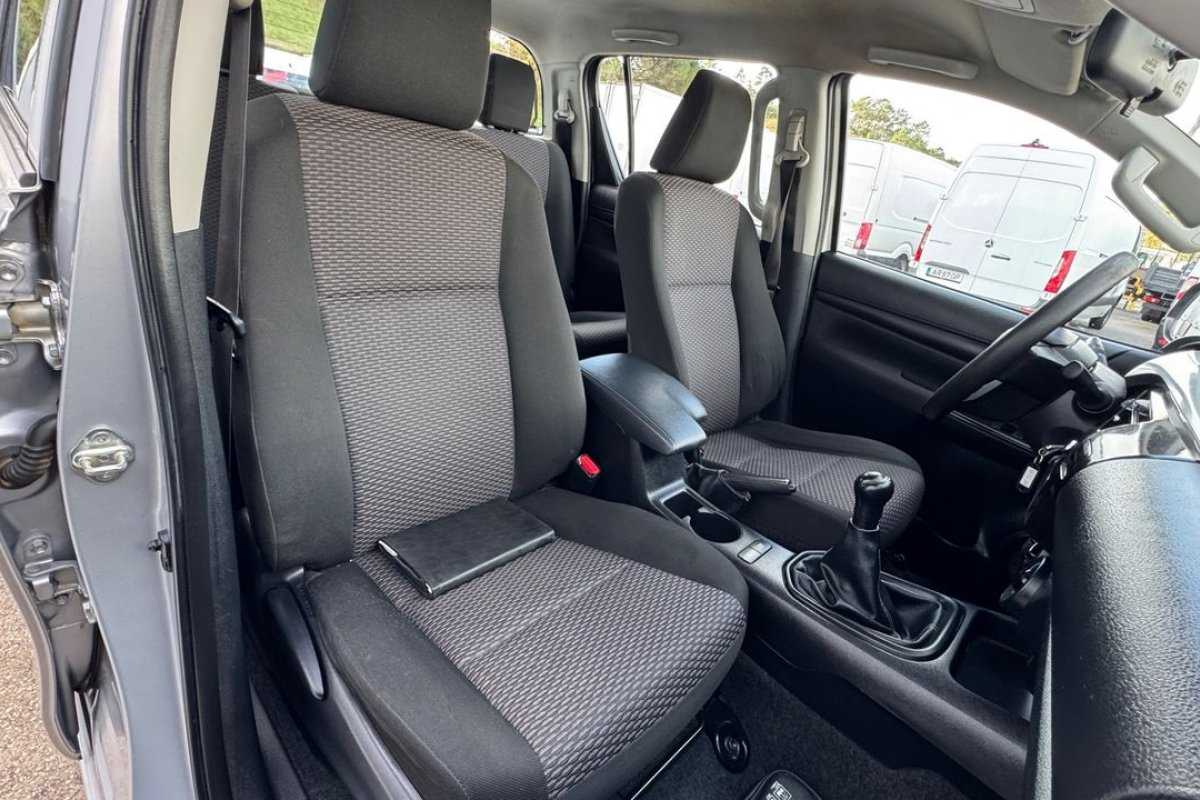 toyota-hilux-2021-diesel-2393cc