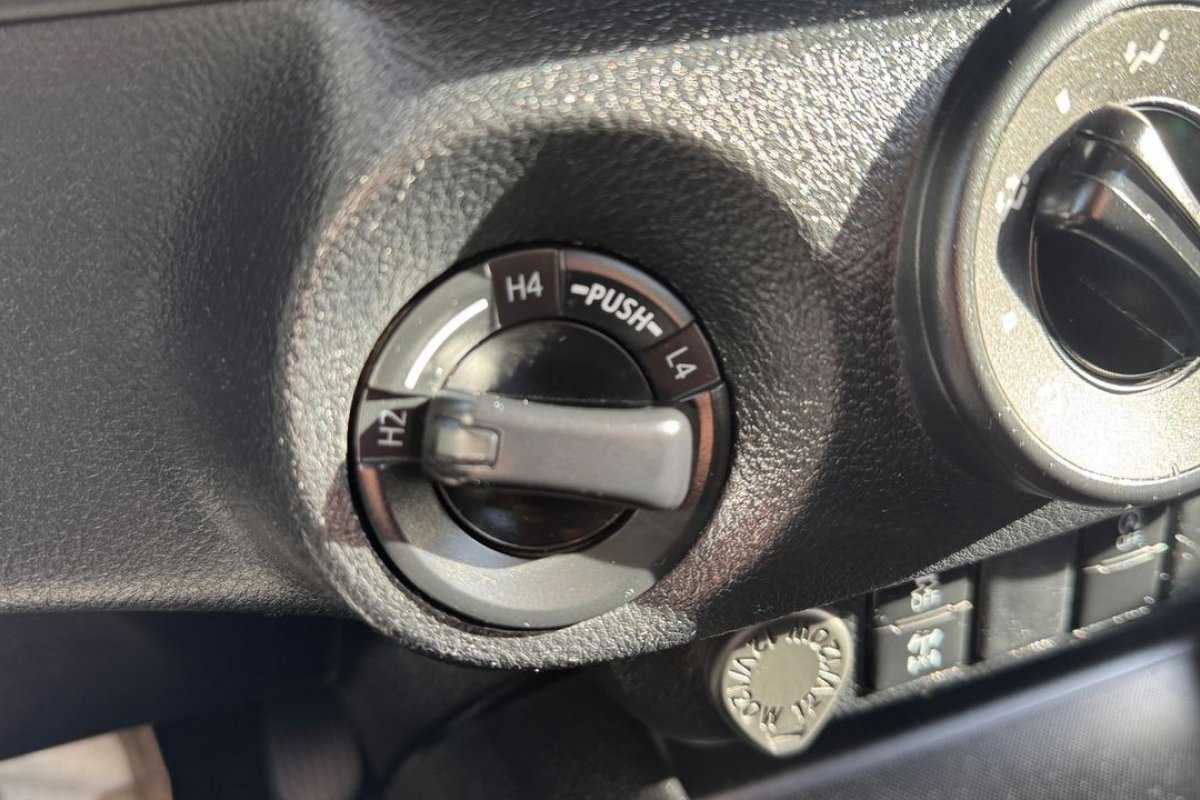 toyota-hilux-2021-diesel-2393cc