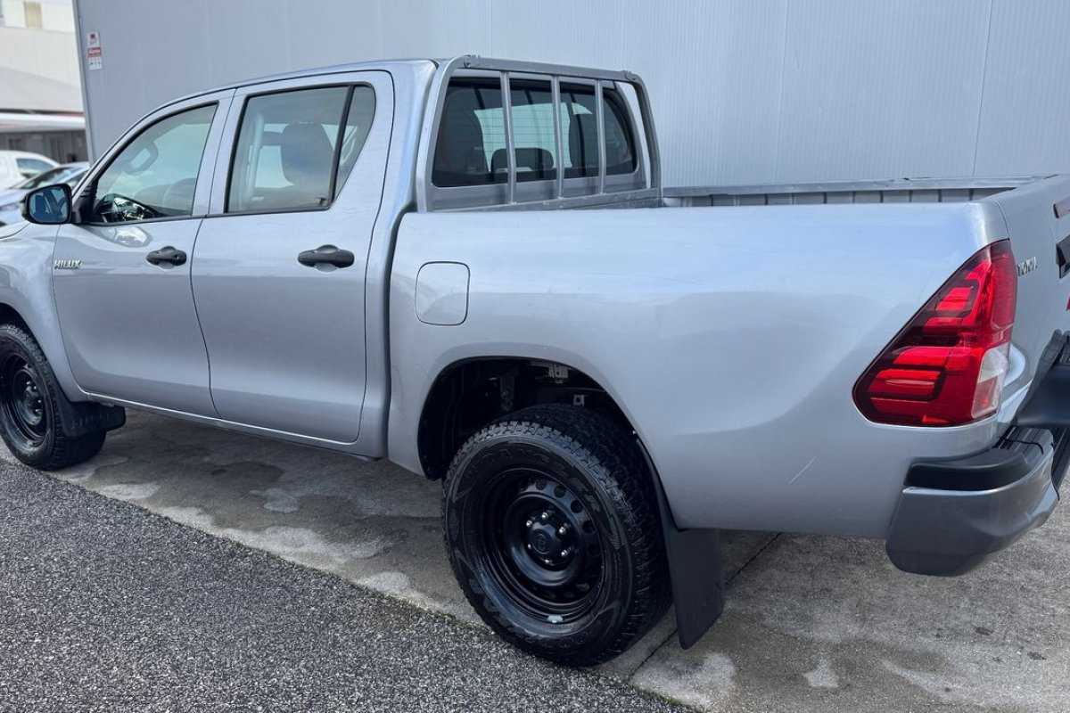 toyota-hilux-2021-diesel-2393cc
