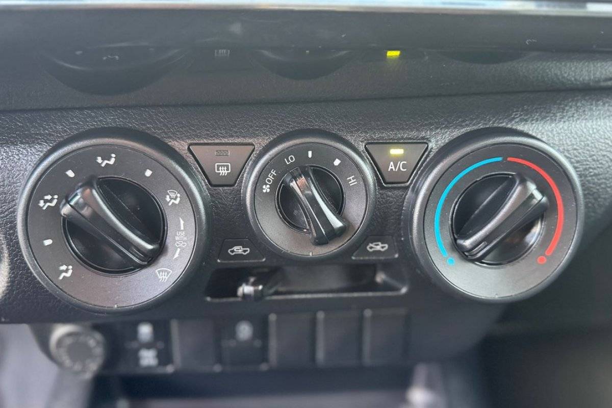 toyota-hilux-2021-diesel-2393cc