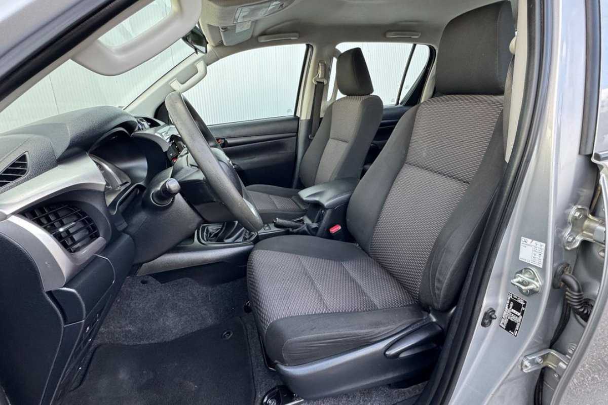 toyota-hilux-2021-diesel-2393cc