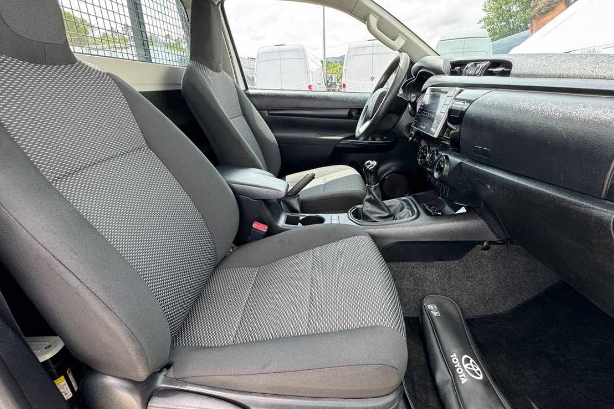 toyota-hilux-2018-diesel-2393cc
