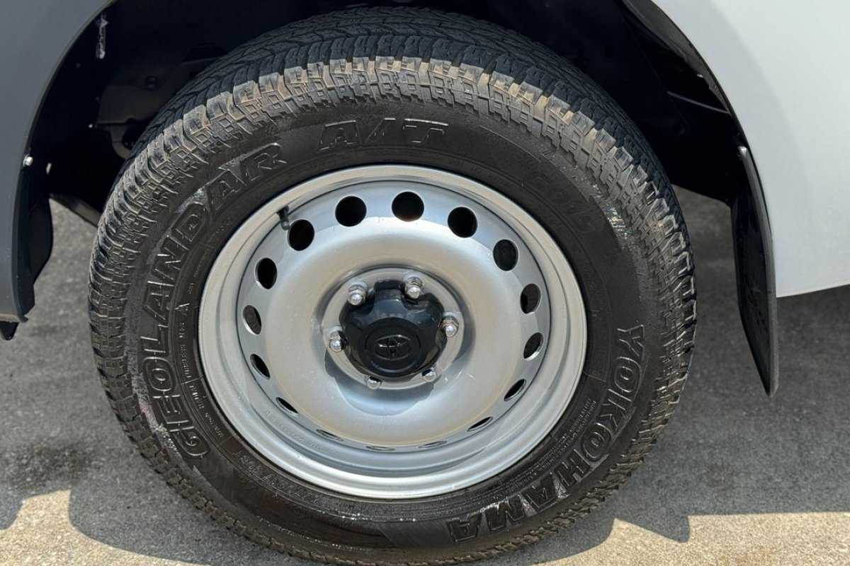 toyota-hilux-2018-diesel-2393cc