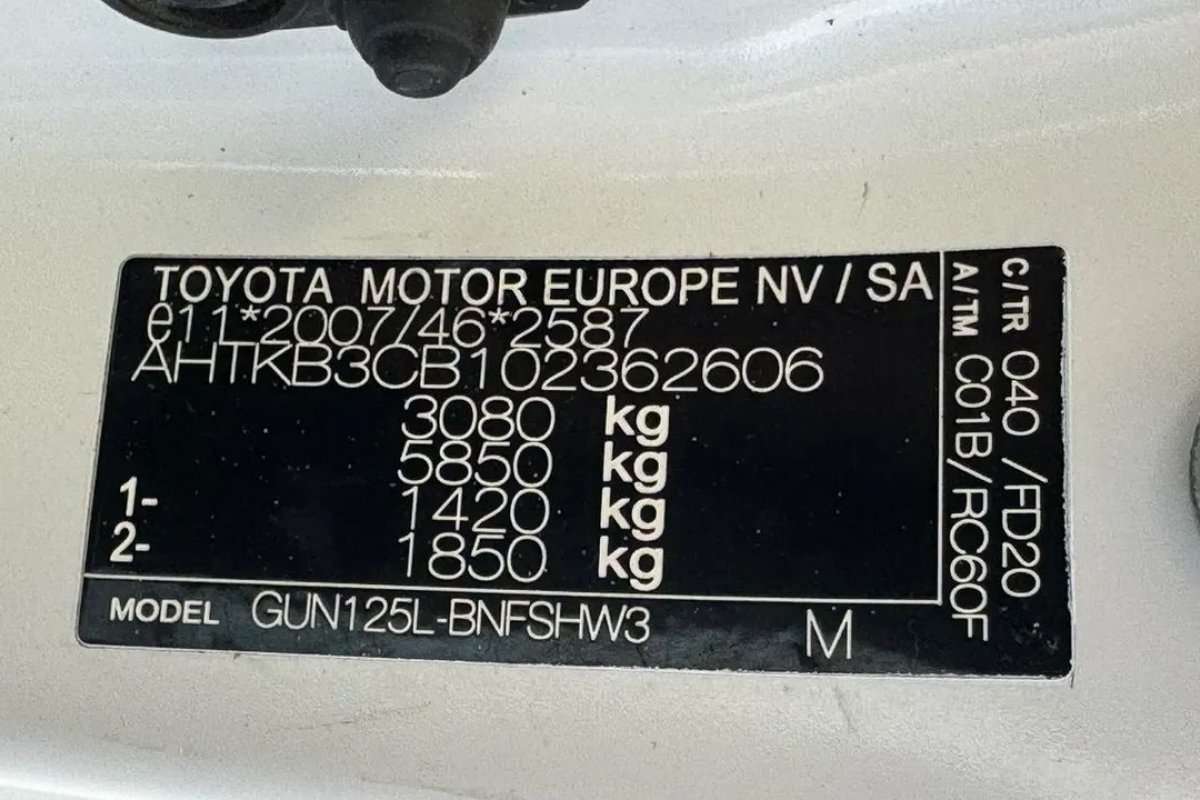 toyota-hilux-2018-diesel-2393cc