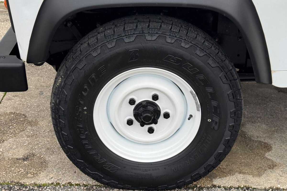 land-rover-defender-2015-diesel-2198cc