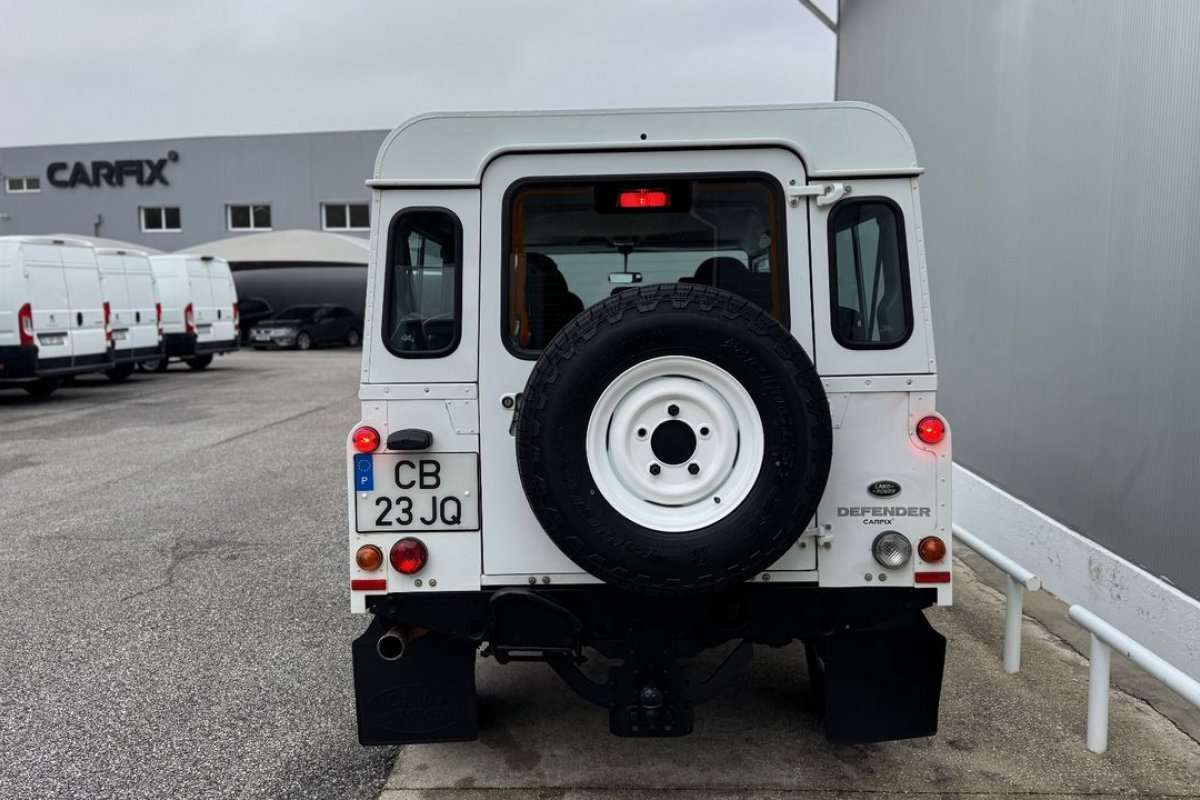 land-rover-defender-2015-diesel-2198cc