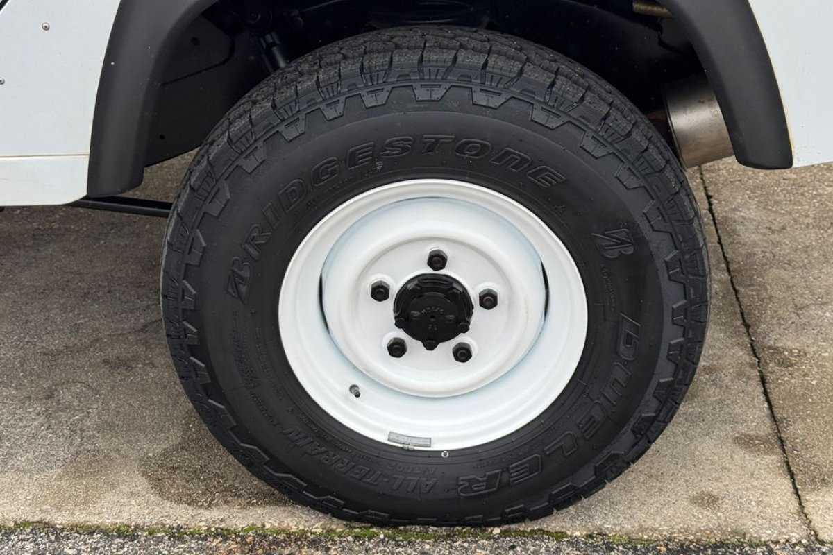 land-rover-defender-2015-diesel-2198cc