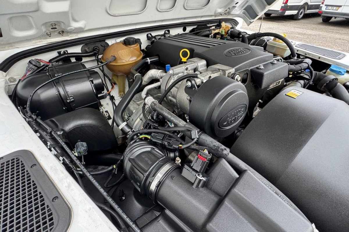 land-rover-defender-2015-diesel-2198cc